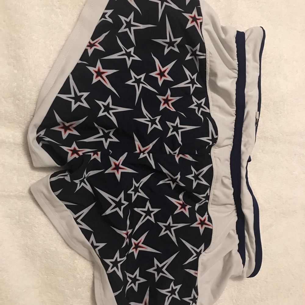 Fabletics Shorts, Size Medium - Picture 3 of 4